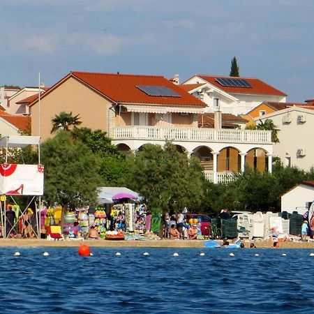 Beach Apartments Roza - The Garden Apartment Биоград на Мору Екстериор снимка