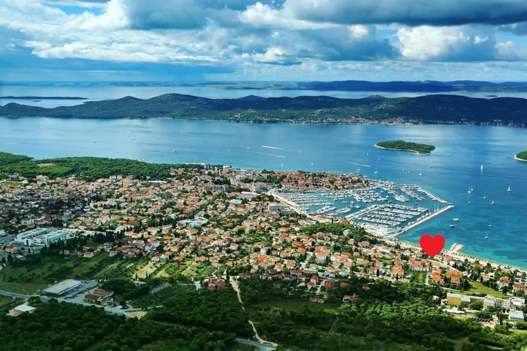 Beach Apartments Roza - The Garden Apartment Биоград на Мору Екстериор снимка