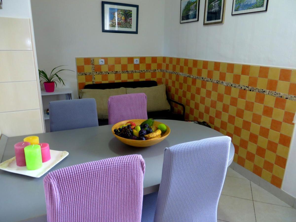 Beach Apartments Roza - The Garden Apartment Биоград на Мору Екстериор снимка