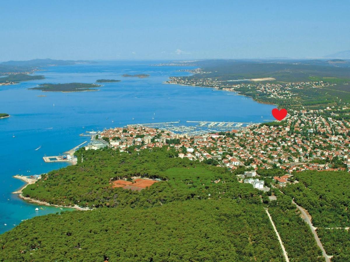 Beach Apartments Roza - The Garden Apartment Биоград на Мору Екстериор снимка