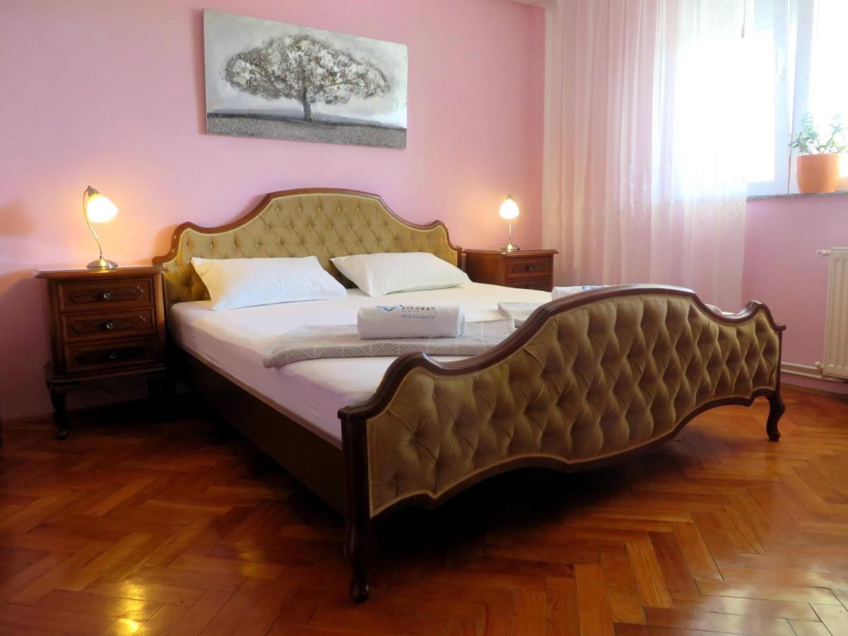 Beach Apartments Roza - The Garden Apartment Биоград на Мору Екстериор снимка