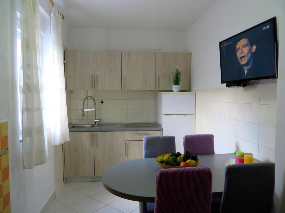 Beach Apartments Roza - The Garden Apartment Биоград на Мору Екстериор снимка